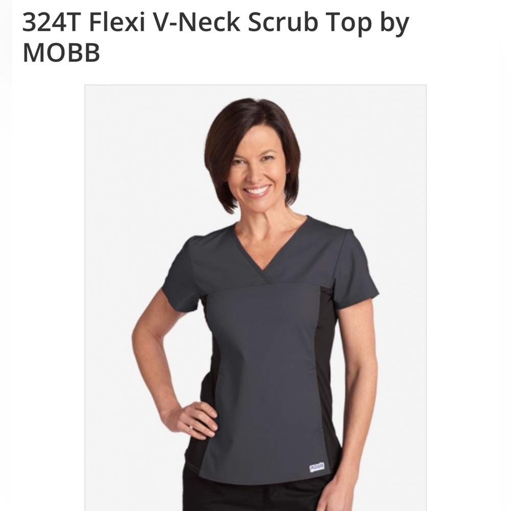 Mobb scrub top